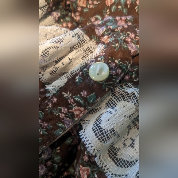 70s Vintage Child's sized Gunne Sax Outfit (Blouse and Skirt) - Picture 3 of 10